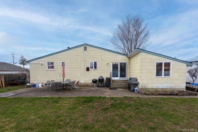 35 W 13th Street, Deer Park, NY 11729