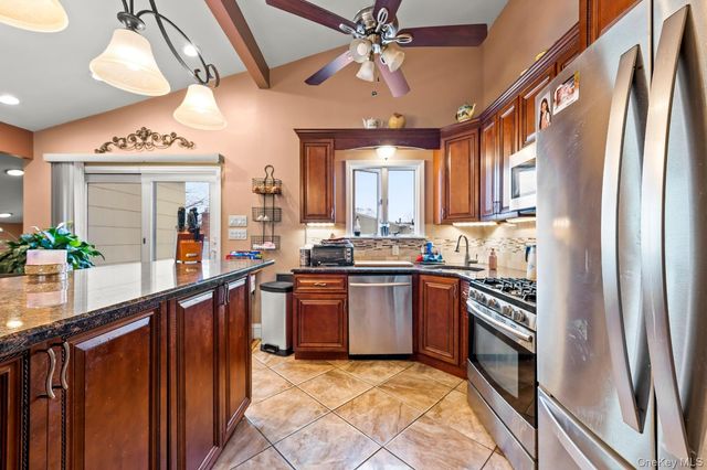 35 W 13th Street, Deer Park, NY 11729