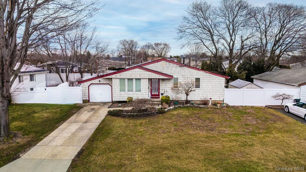 35 W 13th Street, Deer Park, NY 11729