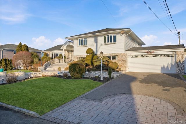 14 Club Drive, Massapequa, NY 11758