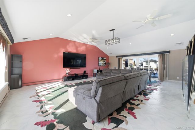 14 Club Drive, Massapequa, NY 11758