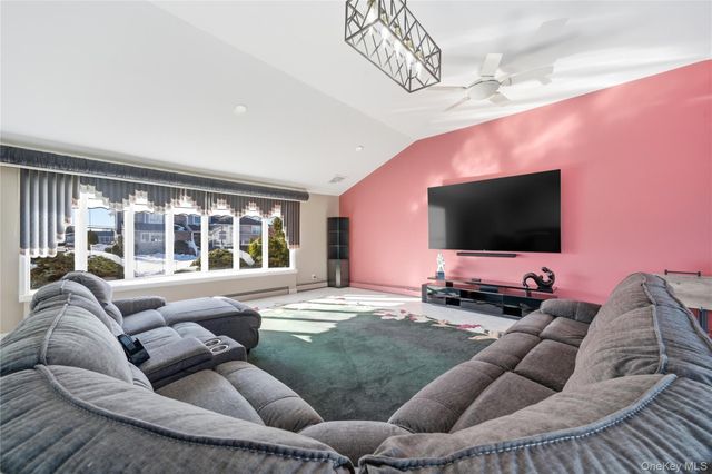 14 Club Drive, Massapequa, NY 11758