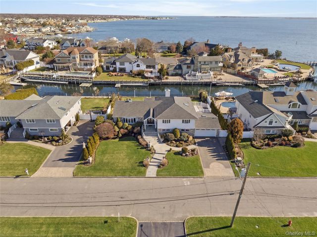 14 Club Drive, Massapequa, NY 11758