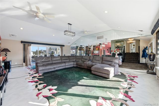 14 Club Drive, Massapequa, NY 11758