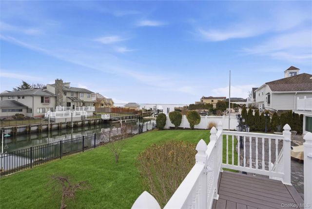 14 Club Drive, Massapequa, NY 11758