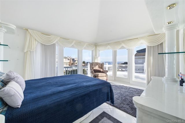 14 Club Drive, Massapequa, NY 11758