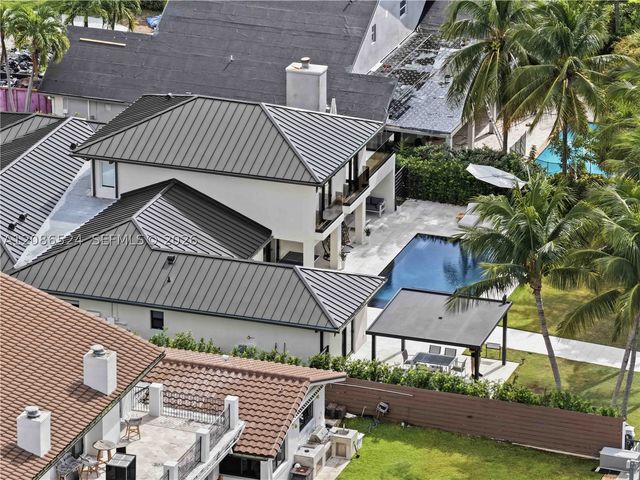 415 Holiday Dr, Hallandale Beach, FL 33009