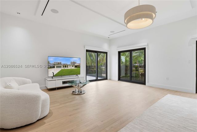 415 Holiday Dr, Hallandale Beach, FL 33009