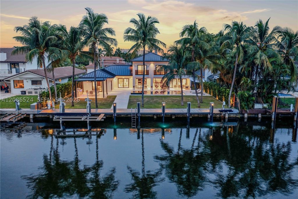 415 Holiday Dr, Hallandale Beach, FL 33009