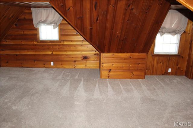 8910 Shawnee Lane, St Louis, MO 63114