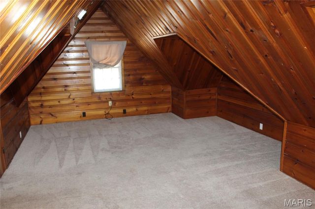 8910 Shawnee Lane, St Louis, MO 63114