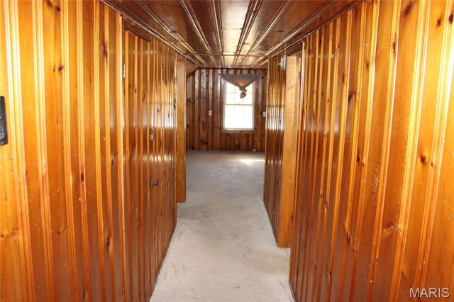 8910 Shawnee Lane, St Louis, MO 63114