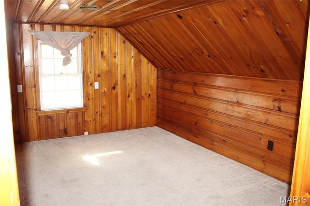 8910 Shawnee Lane, St Louis, MO 63114