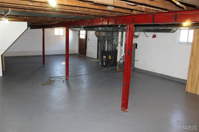 8910 Shawnee Lane, St Louis, MO 63114