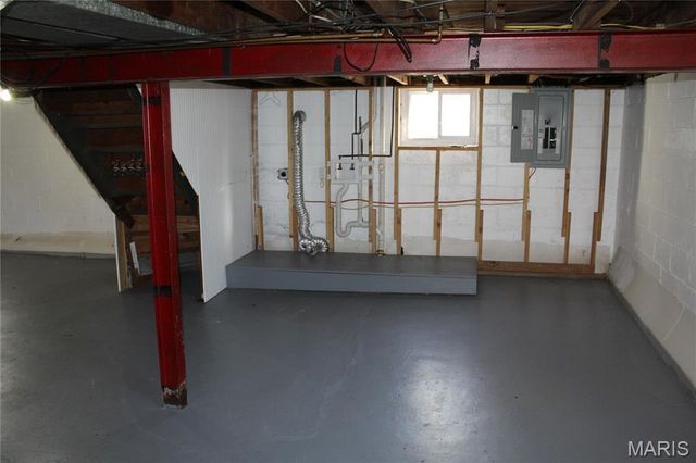 8910 Shawnee Lane, St Louis, MO 63114