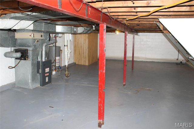 8910 Shawnee Lane, St Louis, MO 63114