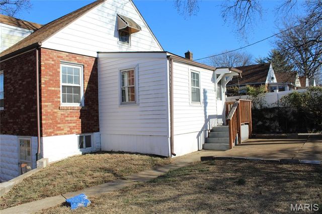 8910 Shawnee Lane, St Louis, MO 63114