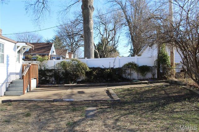 8910 Shawnee Lane, St Louis, MO 63114