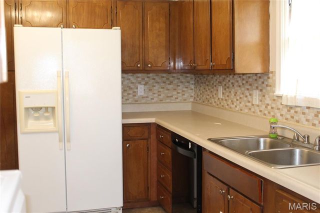 8910 Shawnee Lane, St Louis, MO 63114