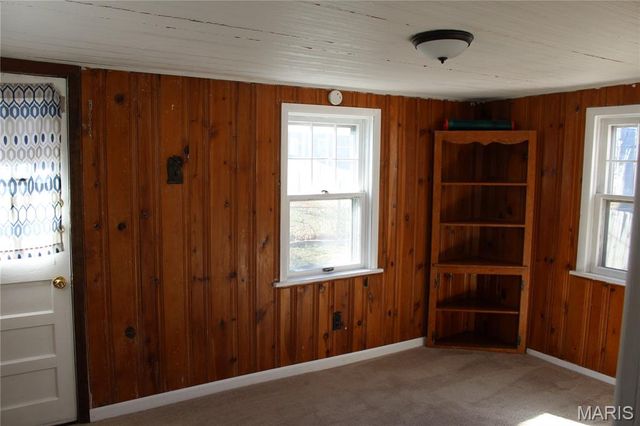 8910 Shawnee Lane, St Louis, MO 63114