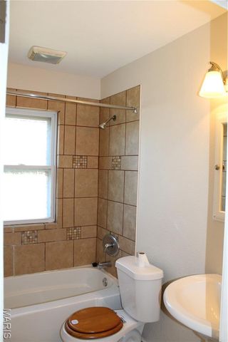 8910 Shawnee Lane, St Louis, MO 63114