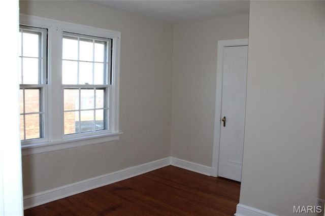 8910 Shawnee Lane, St Louis, MO 63114