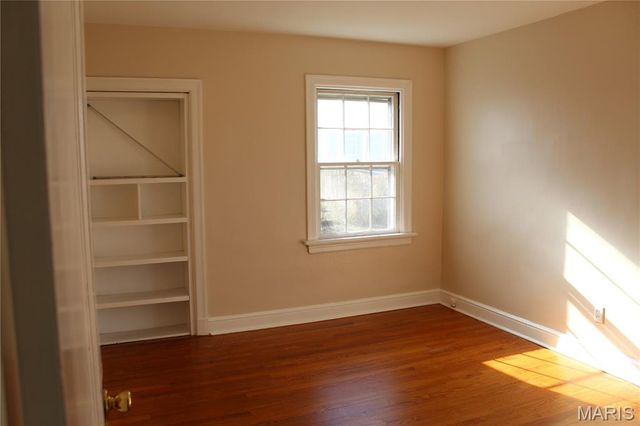 8910 Shawnee Lane, St Louis, MO 63114