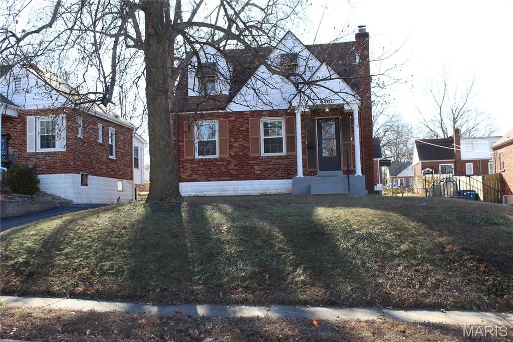 8910 Shawnee Lane, St Louis, MO 63114