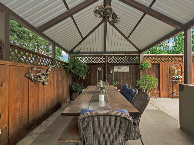 1749 Carignane Way, Escalon, CA 95320