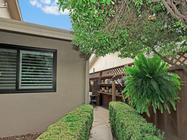 1749 Carignane Way, Escalon, CA 95320