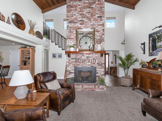 1749 Carignane Way, Escalon, CA 95320