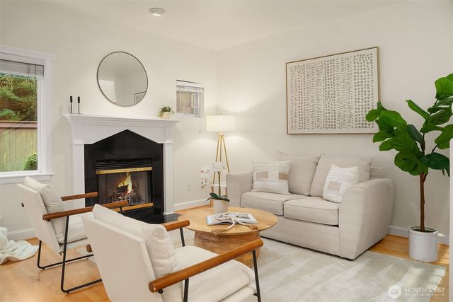 10007 NE 37th Court, Kirkland, WA 98033