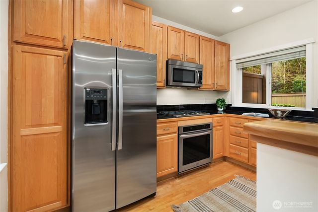 10007 NE 37th Court, Kirkland, WA 98033