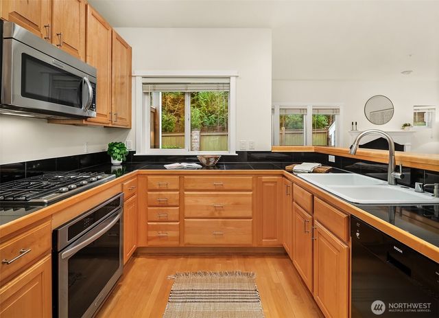 10007 NE 37th Court, Kirkland, WA 98033