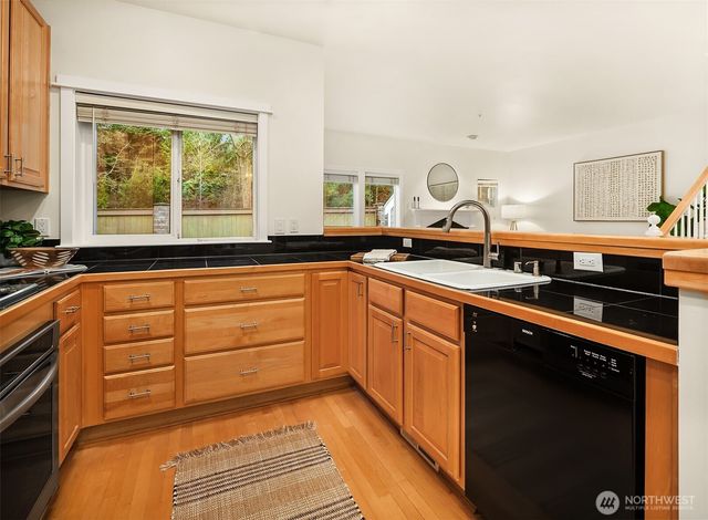 10007 NE 37th Court, Kirkland, WA 98033