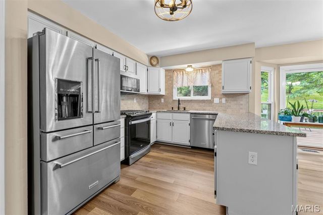 1085 Treeshade Drive, St Peters, MO 63376