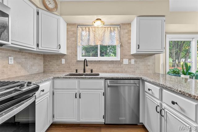 1085 Treeshade Drive, St Peters, MO 63376