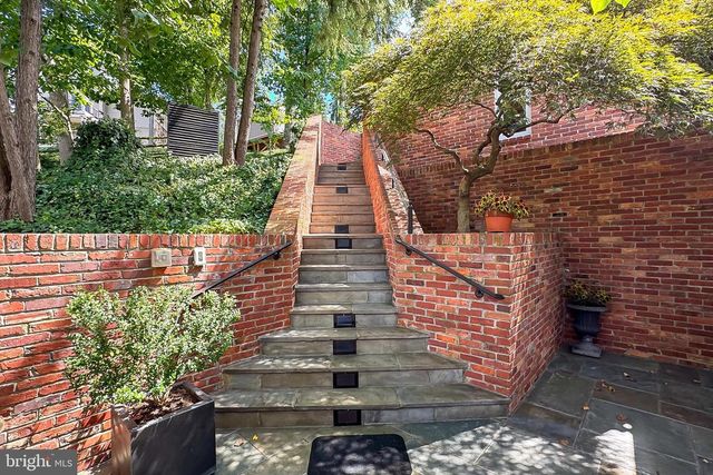 1753 ARMY NAVY DR, Arlington, VA 22202