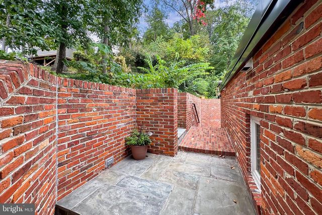 1753 ARMY NAVY DR, Arlington, VA 22202