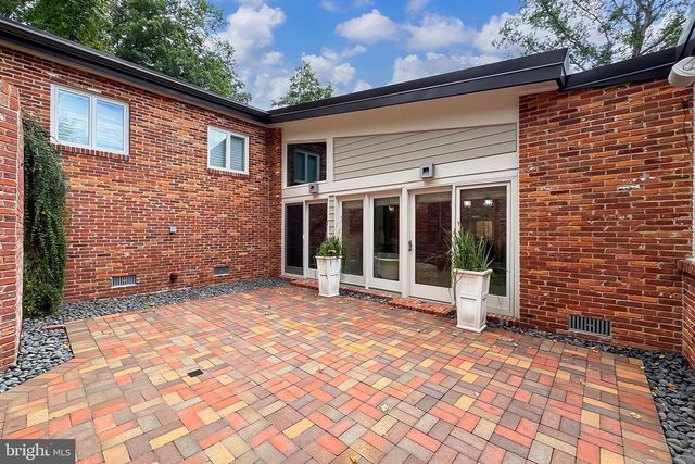 1753 ARMY NAVY DR, Arlington, VA 22202