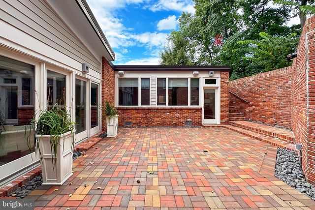 1753 ARMY NAVY DR, Arlington, VA 22202