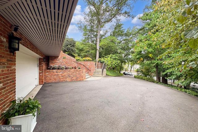 1753 ARMY NAVY DR, Arlington, VA 22202