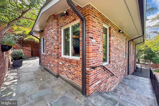 1753 ARMY NAVY DR, Arlington, VA 22202