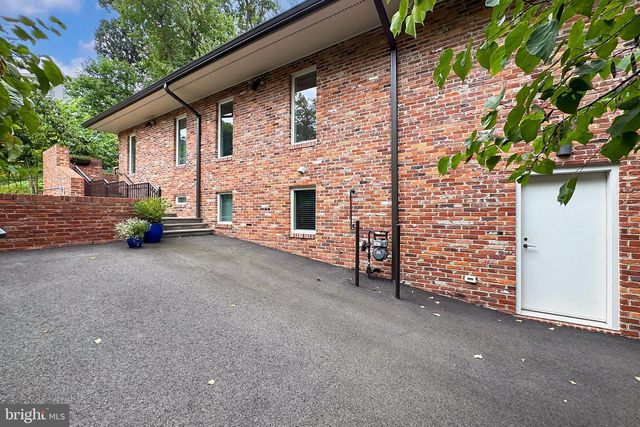 1753 ARMY NAVY DR, Arlington, VA 22202