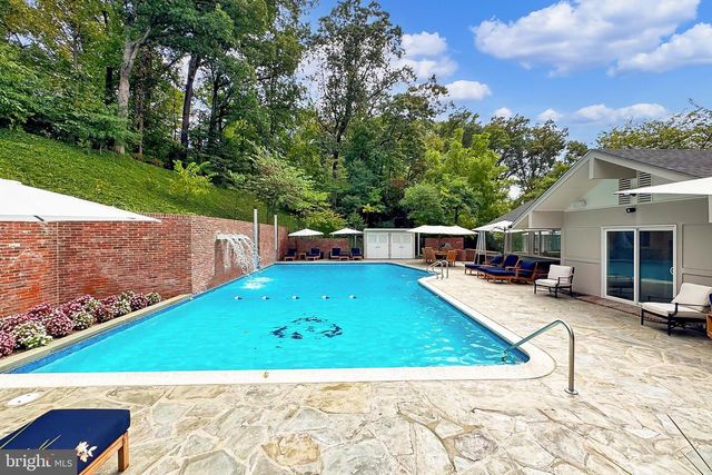 1753 ARMY NAVY DR, Arlington, VA 22202