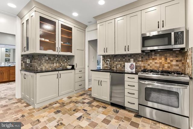 1753 ARMY NAVY DR, Arlington, VA 22202