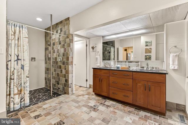 1753 ARMY NAVY DR, Arlington, VA 22202
