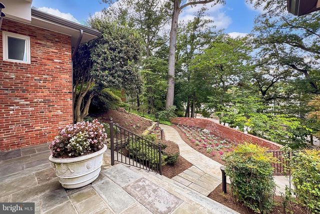 1753 ARMY NAVY DR, Arlington, VA 22202