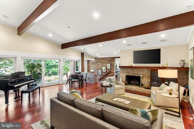 1753 ARMY NAVY DR, Arlington, VA 22202