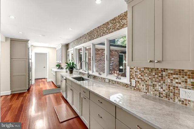 1753 ARMY NAVY DR, Arlington, VA 22202